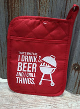 Load image into Gallery viewer, Pot Holder That&#39;s What I do, I Drink Beer and I Grill Things