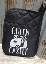 Load image into Gallery viewer, Pot Holder Queen of My Castle