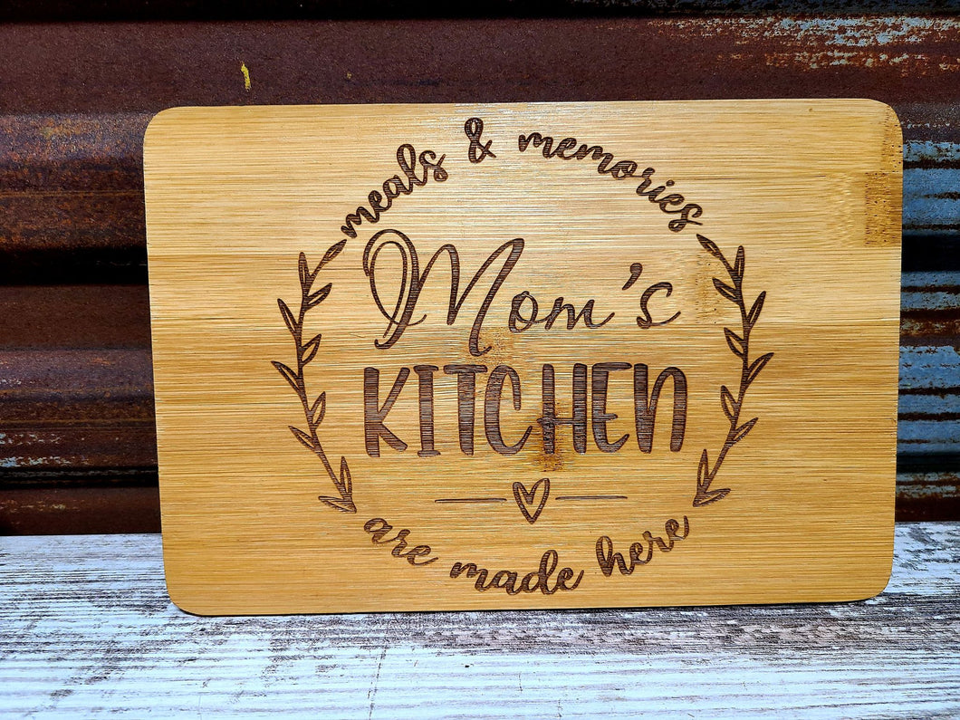 Housewarming Gift, Bamboo Cutting Board, Engraved Cutting Board, Charcuterie Board, cheese board Mom's Kitchen